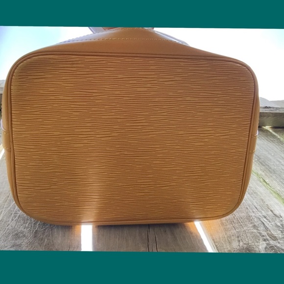 Louis Vuitton Petit Epi Noe Bucket Bag - Picture 3 of 8